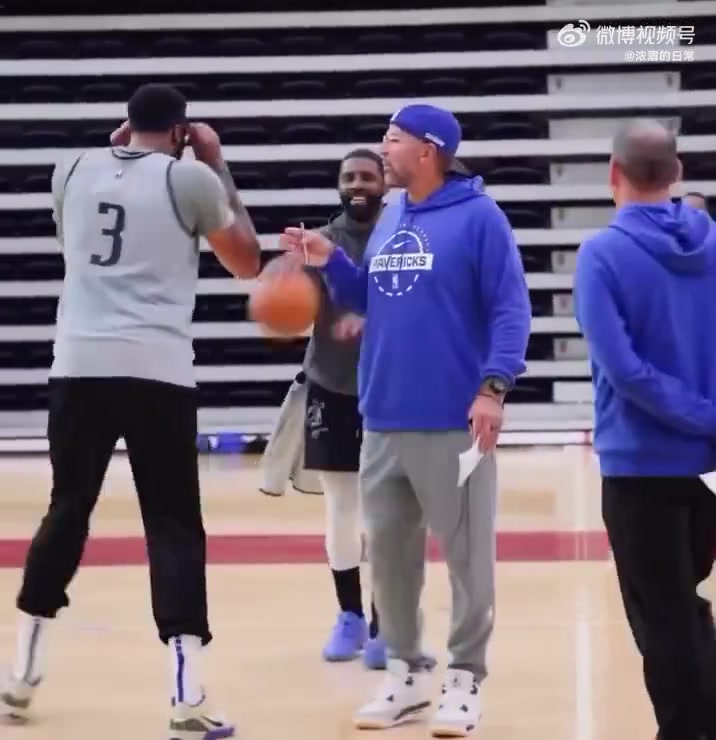 笑死还在恢复中的欧文想要和浓眉打1v1被基德及时制止